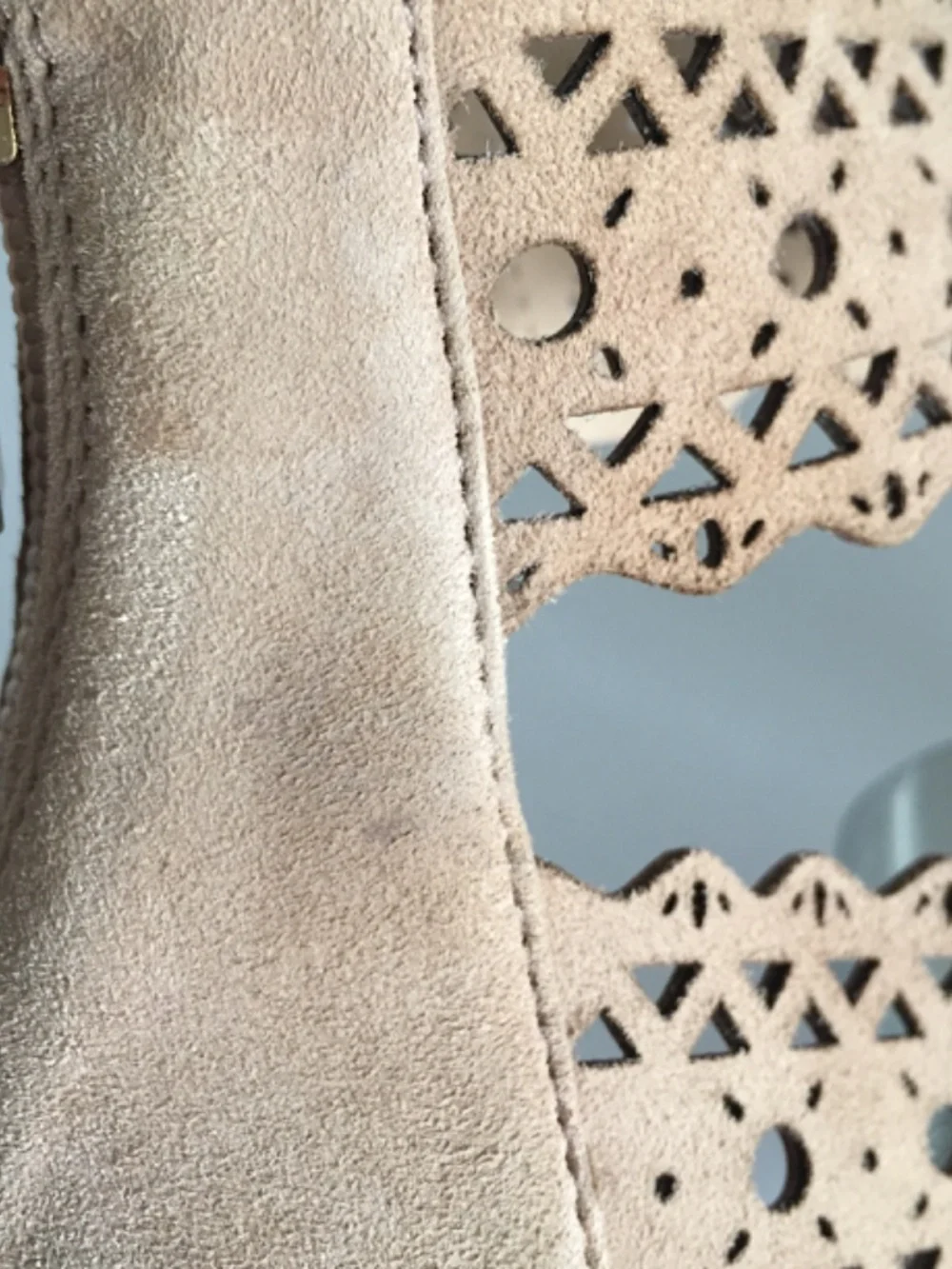 Jessica Simpson Jastia 8.5 Beige Suede Laser Cut Strappy Stiletto Heels EUC